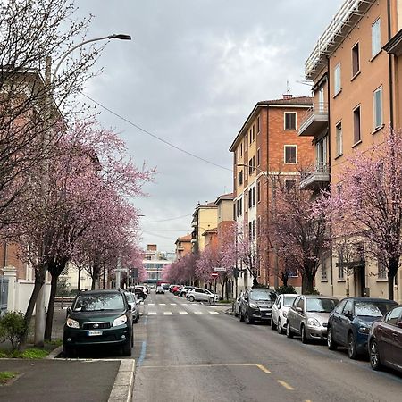 Casa Meli, Ampio Bilocale Nuovo Apartment Bologna Luaran gambar